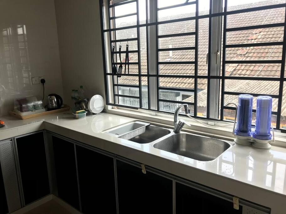 Terrace House Near Stulang Laut Ciq Midvalley Ksl For 7Pax Джохор-Бару Екстер'єр фото
