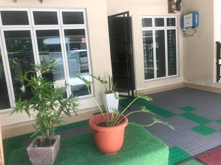 Terrace House Near Stulang Laut Ciq Midvalley Ksl For 7Pax Джохор-Бару Екстер'єр фото