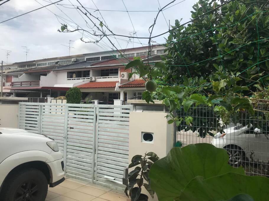 Terrace House Near Stulang Laut Ciq Midvalley Ksl For 7Pax Джохор-Бару Екстер'єр фото