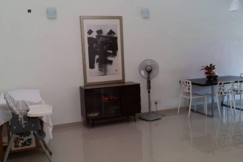 Terrace House Near Stulang Laut Ciq Midvalley Ksl For 7Pax Джохор-Бару Екстер'єр фото