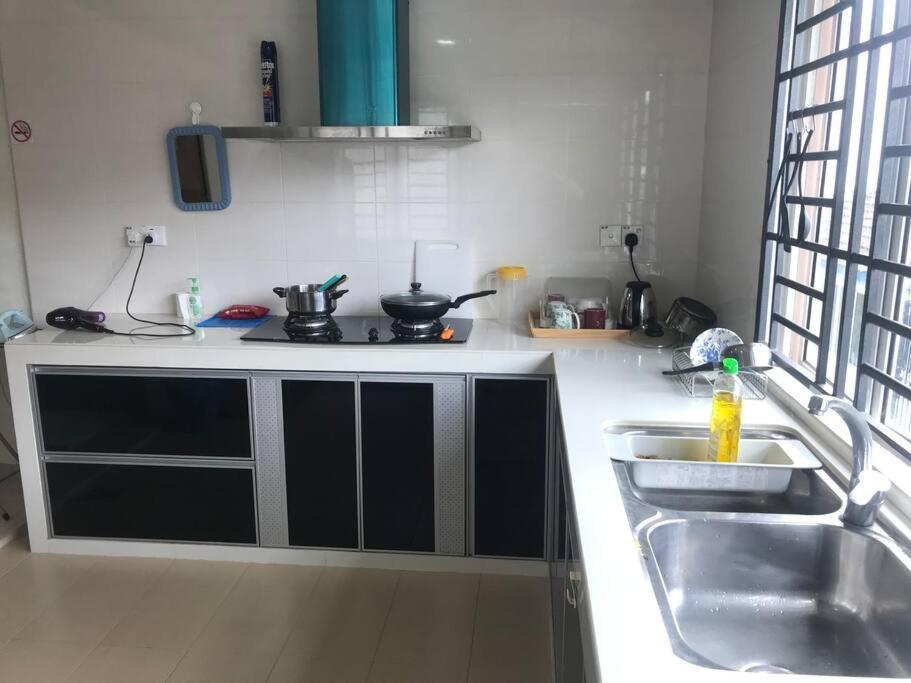 Terrace House Near Stulang Laut Ciq Midvalley Ksl For 7Pax Джохор-Бару Екстер'єр фото