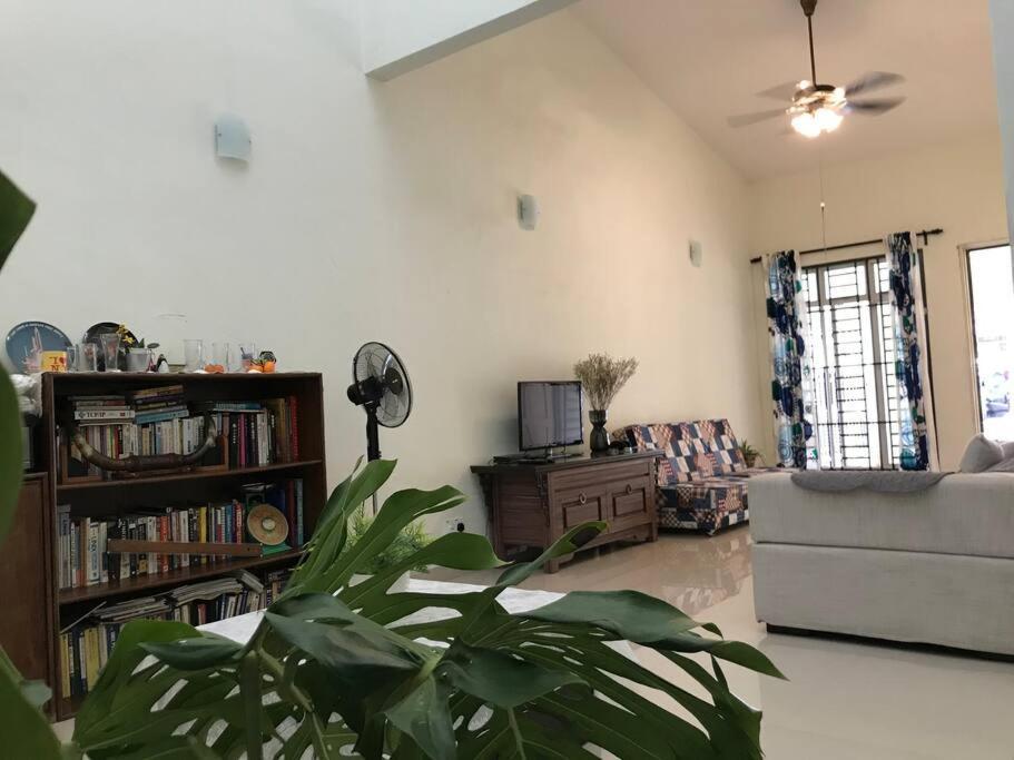 Terrace House Near Stulang Laut Ciq Midvalley Ksl For 7Pax Джохор-Бару Екстер'єр фото