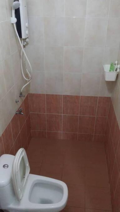 Terrace House Near Stulang Laut Ciq Midvalley Ksl For 7Pax Джохор-Бару Екстер'єр фото
