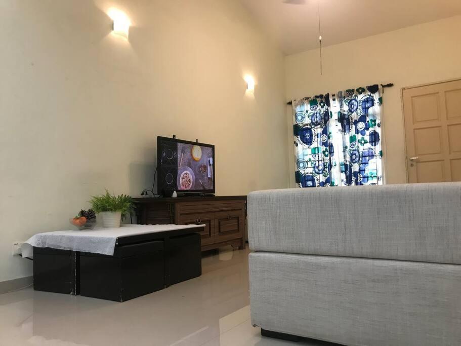 Terrace House Near Stulang Laut Ciq Midvalley Ksl For 7Pax Джохор-Бару Екстер'єр фото
