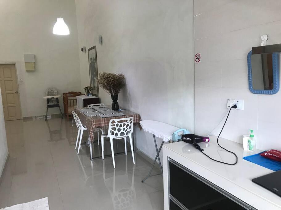 Terrace House Near Stulang Laut Ciq Midvalley Ksl For 7Pax Джохор-Бару Екстер'єр фото