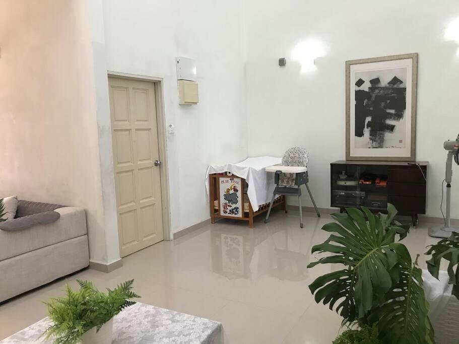 Terrace House Near Stulang Laut Ciq Midvalley Ksl For 7Pax Джохор-Бару Екстер'єр фото